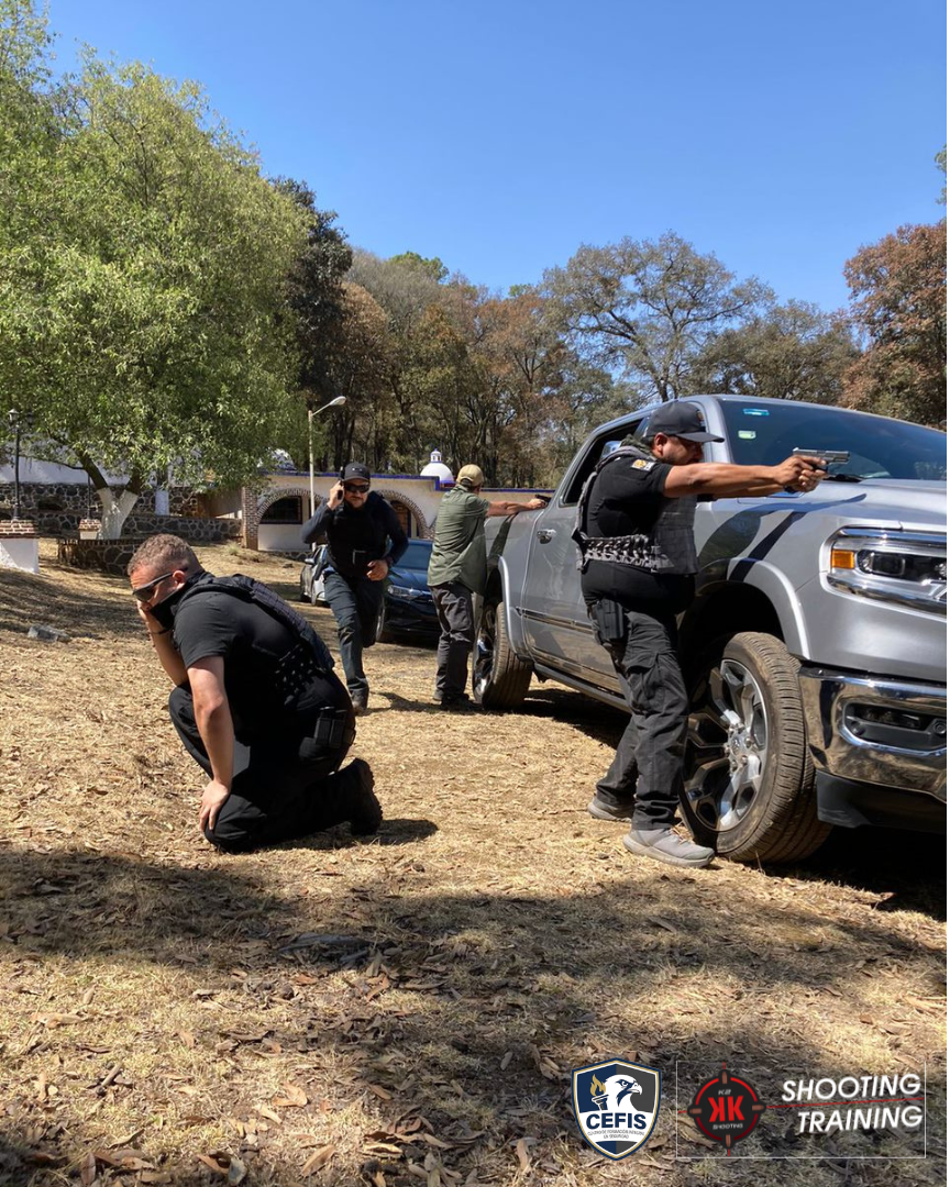 Práctica de combate vehicular VCQB en polígono de tiro CEFIS